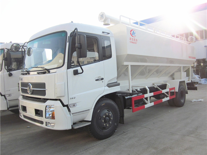 散裝<a href=http://www.webezzouar.com/siliaoche/ target=_blank class=infotextkey>飼料車</a>圖片展示